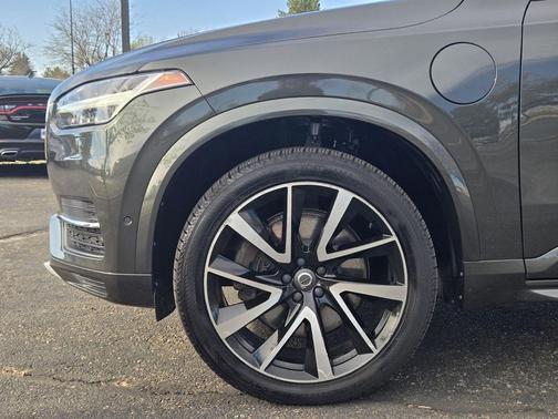 Gray Metallic 2018 Volvo XC90 Hybrid T8 Inscription