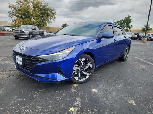 2023 Hyundai ELANTRA SEL