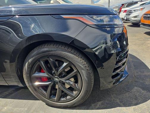 Santorini Black 2024 Land Rover Range Rover Velar Dynamic SE