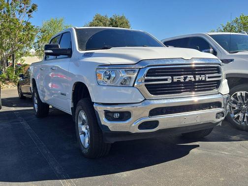 Bright White Clearcoat 2019 RAM 1500 Big Horn
