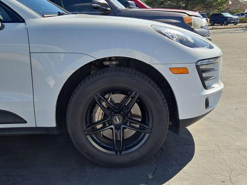 White 2016 Porsche Macan S