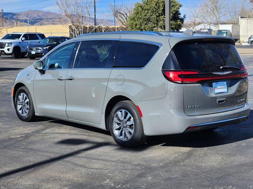 2021 Chrysler Pacifica Hybrid Touring L