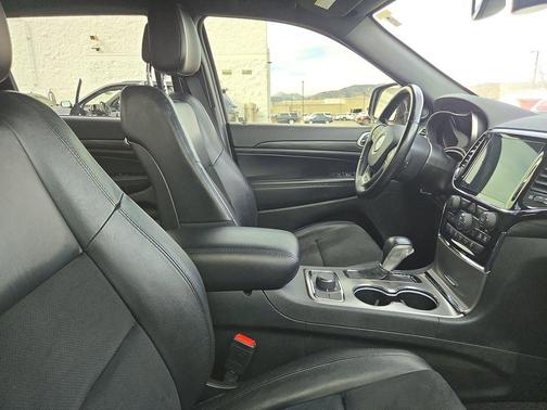 2022 Jeep Grand Cherokee WK Laredo