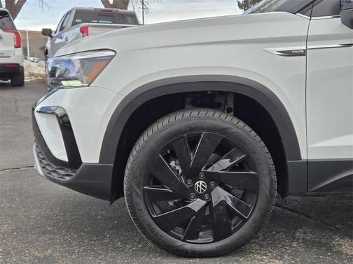 2024 Volkswagen Taos 1.5T SE