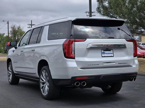 White Frost Tri-Coat 2023 GMC Yukon XL Denali