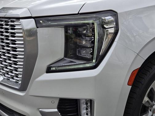 White Frost Tri-Coat 2023 GMC Yukon XL Denali