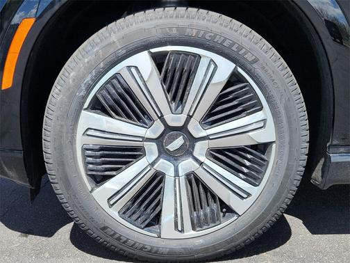 2025 Cadillac Escalade IQ Luxury 2