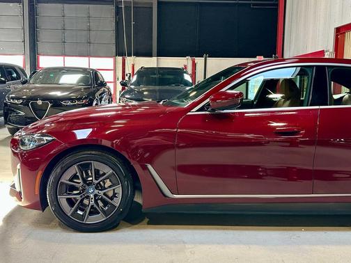 Aventurin Red Metallic 2023 BMW i4 Gran Coupe eDrive40