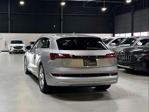 2019 Audi e-tron Premium Plus