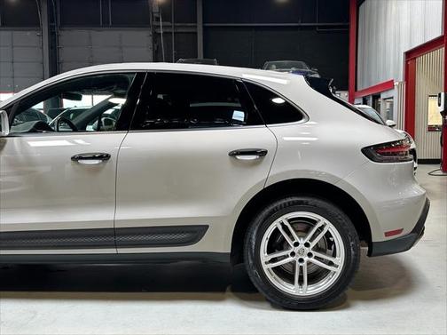 2022 Porsche Macan Base
