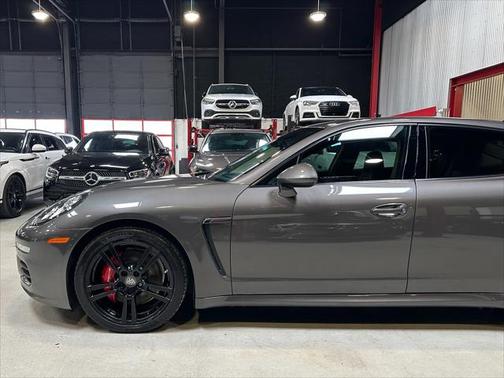 2016 Porsche Panamera 4