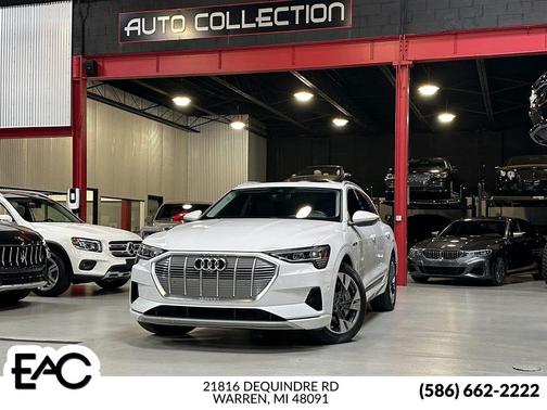2022 Audi e-tron Premium Plus