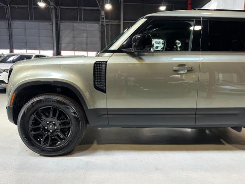 2025 Land Rover Defender 110 P300