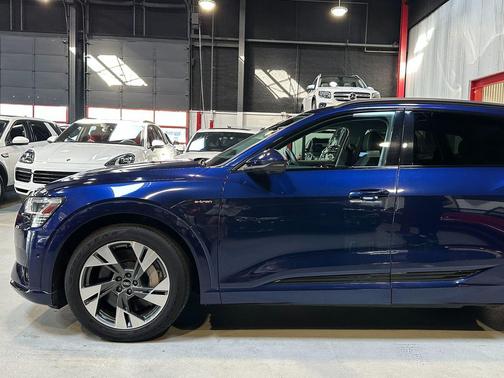 2021 Audi e-tron Premium