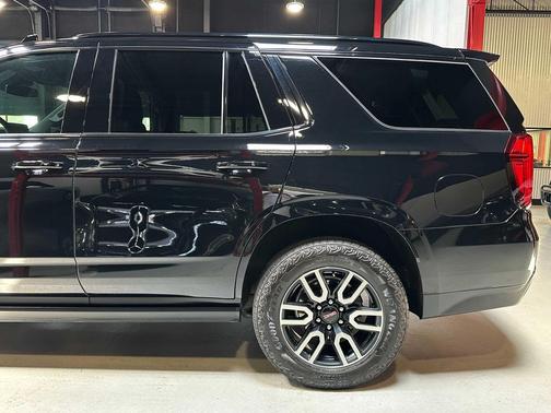 Onyx Black 2024 GMC Yukon 4WD AT4