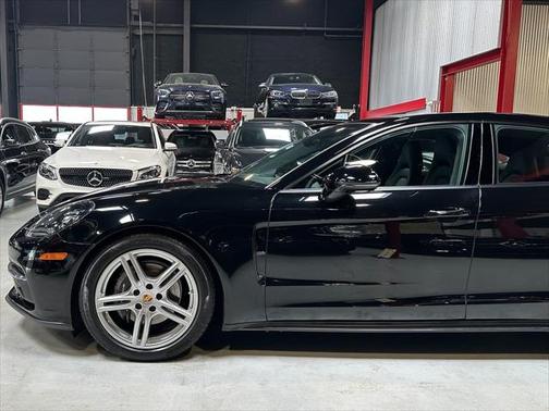 2018 Porsche Panamera 4