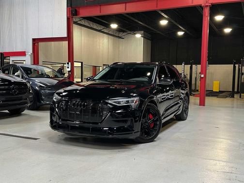 Brilliant Black 2022 Audi e-tron Premium Plus