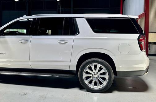Summit White 2023 Chevrolet Suburban Premier