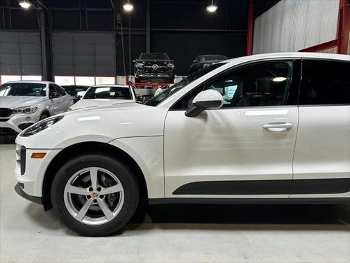 2021 Porsche Macan Base