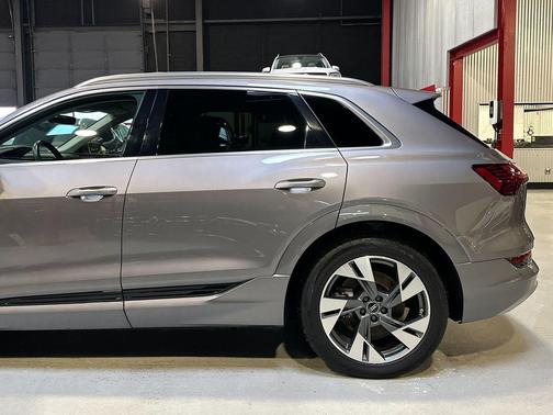 2022 Audi e-tron Premium