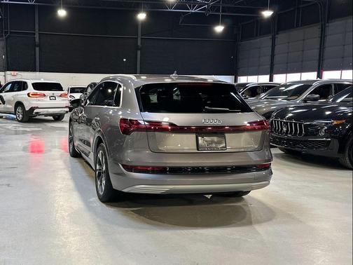 2022 Audi e-tron Premium