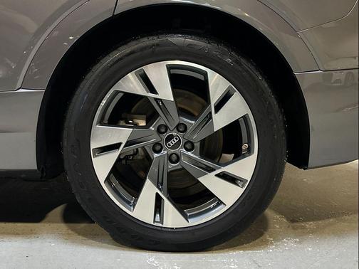 2022 Audi e-tron Premium