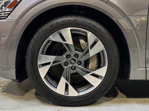 2022 Audi e-tron Premium