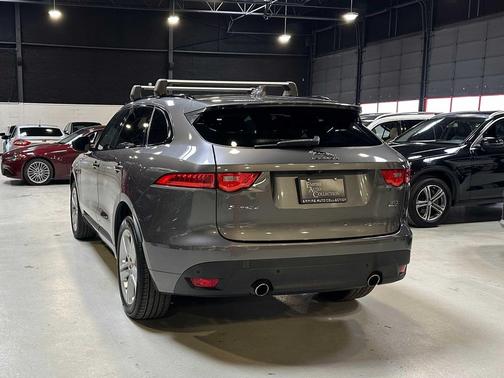 2019 Jaguar F-PACE 30t R-Sport