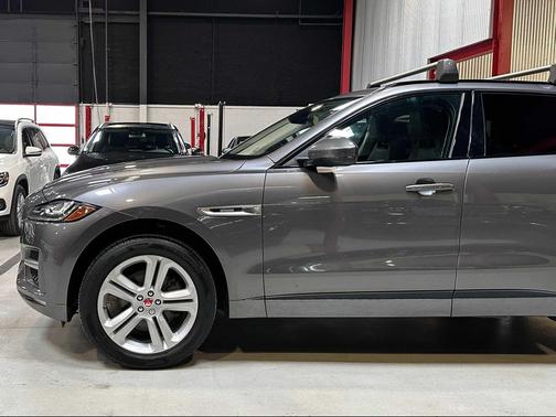 2019 Jaguar F-PACE 30t R-Sport