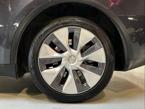 2024 Tesla Model Y Long Range Dual Motor All-Wheel Drive