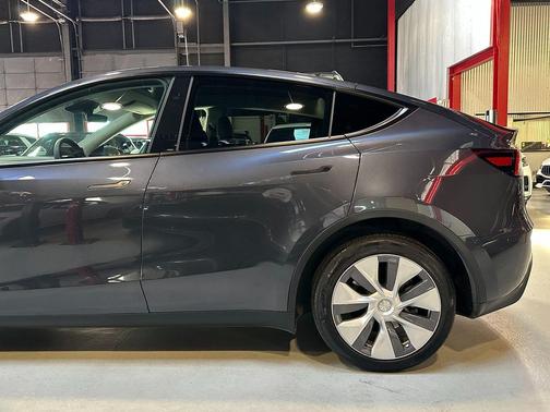 2024 Tesla Model Y Long Range Dual Motor All-Wheel Drive