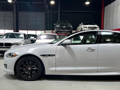 2017 Jaguar XJ XJ R-Sport