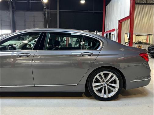 2016 BMW 750 i xDrive