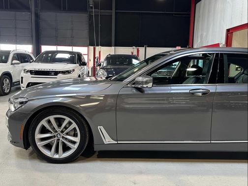 2016 BMW 750 i xDrive