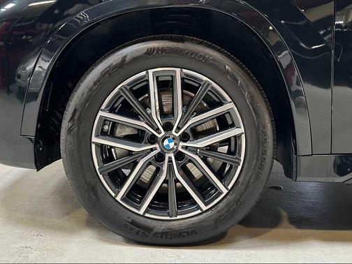Black Sapphire Metallic 2025 BMW X1 xDrive28i