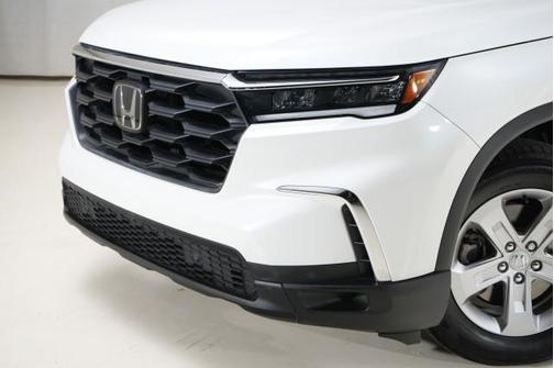 2023 Honda Pilot AWD LX