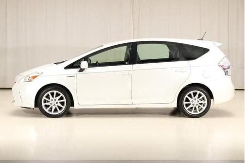 2014 Toyota Prius v Five