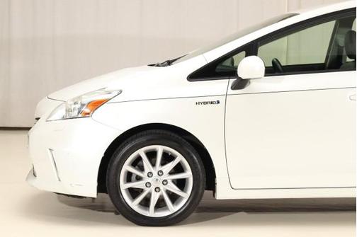 2014 Toyota Prius v Five