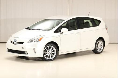 2014 Toyota Prius v Five