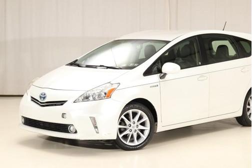2014 Toyota Prius v Five