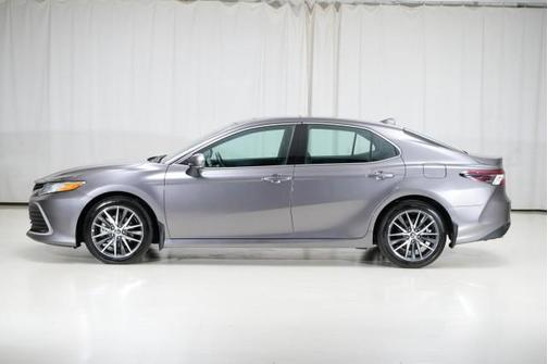 2022 Toyota Camry Hybrid XLE