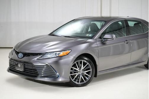 2022 Toyota Camry Hybrid XLE