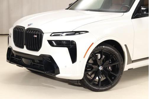2023 BMW X7 M60i