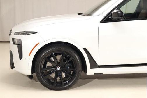 2023 BMW X7 M60i