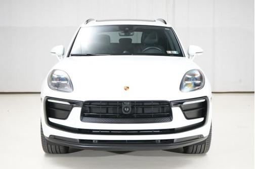 2023 Porsche Macan Premium Package Plus 21's