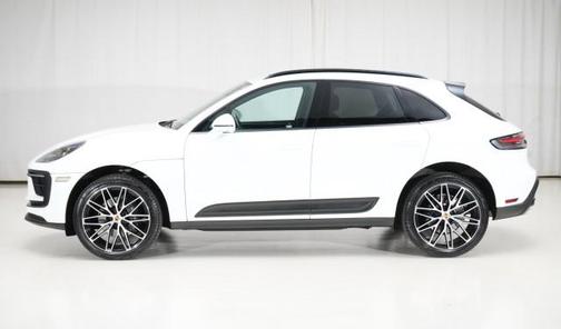 2023 Porsche Macan Premium Package Plus 21's