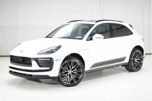 2023 Porsche Macan Premium Package Plus 21's