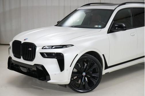 2023 BMW X7 M60i