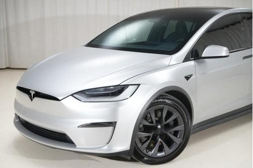 2023 Tesla Model X 7-PASSENGER SILVER WRAP