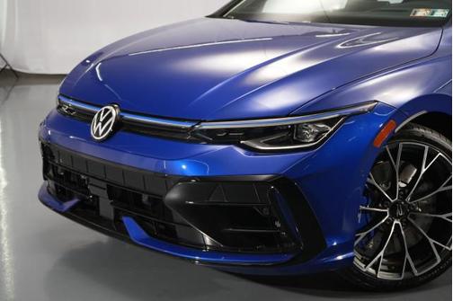 lapiz blue metallic 2026 Volkswagen Golf R 2.0T DSG